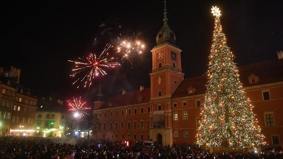 Residents of the capital and tourists celebrate the arrival of the New Year at Zamkowy Square in Warsaw, Poland