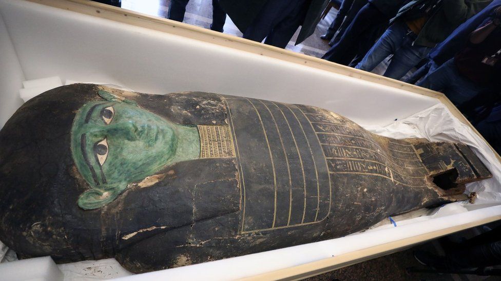 The looted "Green Coffin" on display in Cairo following its return by the US (2 January 2023)