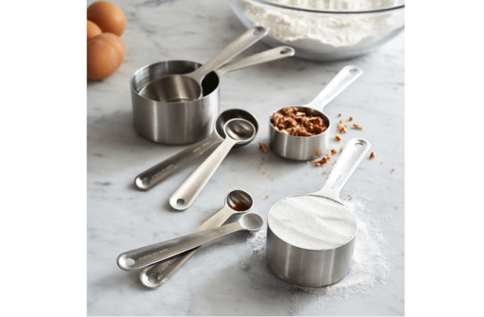 Measuring cups and spoons