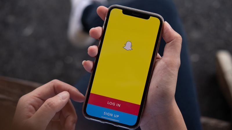 Snap stock plunges 15% as revenue growth stalls