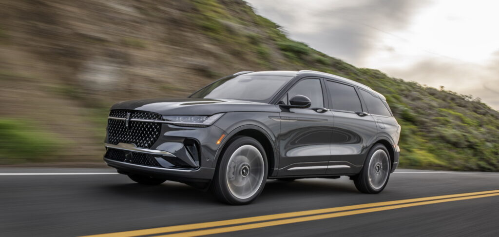  2024 Lincoln Nautilus Gets Massive Screens And Hands-Free Driving To Appeal To Younger Buyers