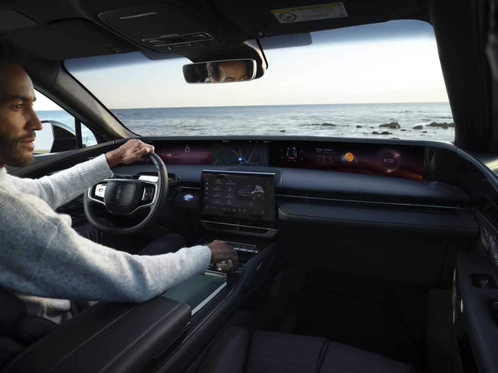  2024 Lincoln Nautilus Gets Massive Screens And Hands-Free Driving To Appeal To Younger Buyers